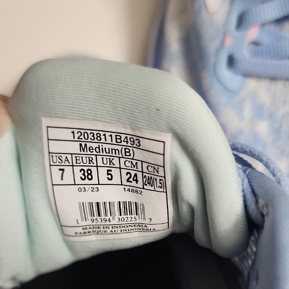 Brooks Women's Light Blue Adrenaline GTS Running Shoes - Picture 10 of 10